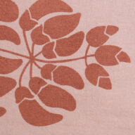 Alternative view of Mantel Ceibo Mocha Rosa 2,40 x 1,40 m.